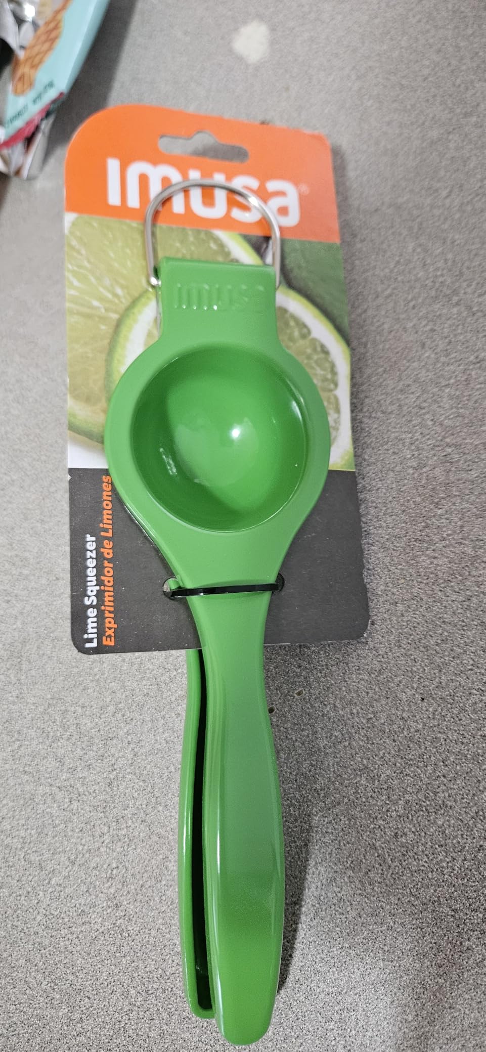 IMUSA Lemon or Lime Manual Squeezer, Citrus Juicer for Max Extraction, Green customer photo 2