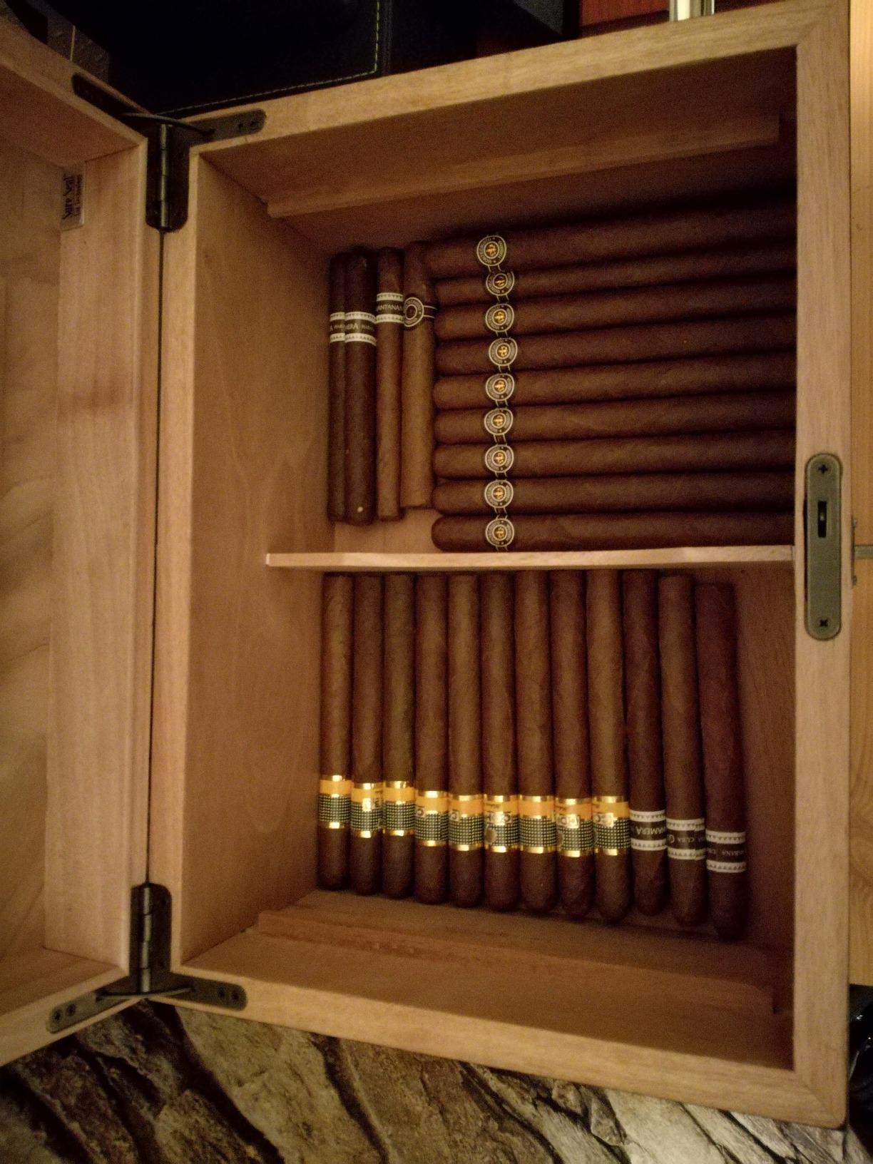 Humidor Supreme Solana Desktop Cigar Humidor with Accessory Drawer, Spanish Cedar Tray & Dividers | Rosewood Finish | Holds 75-100 Cigars customer photo 1