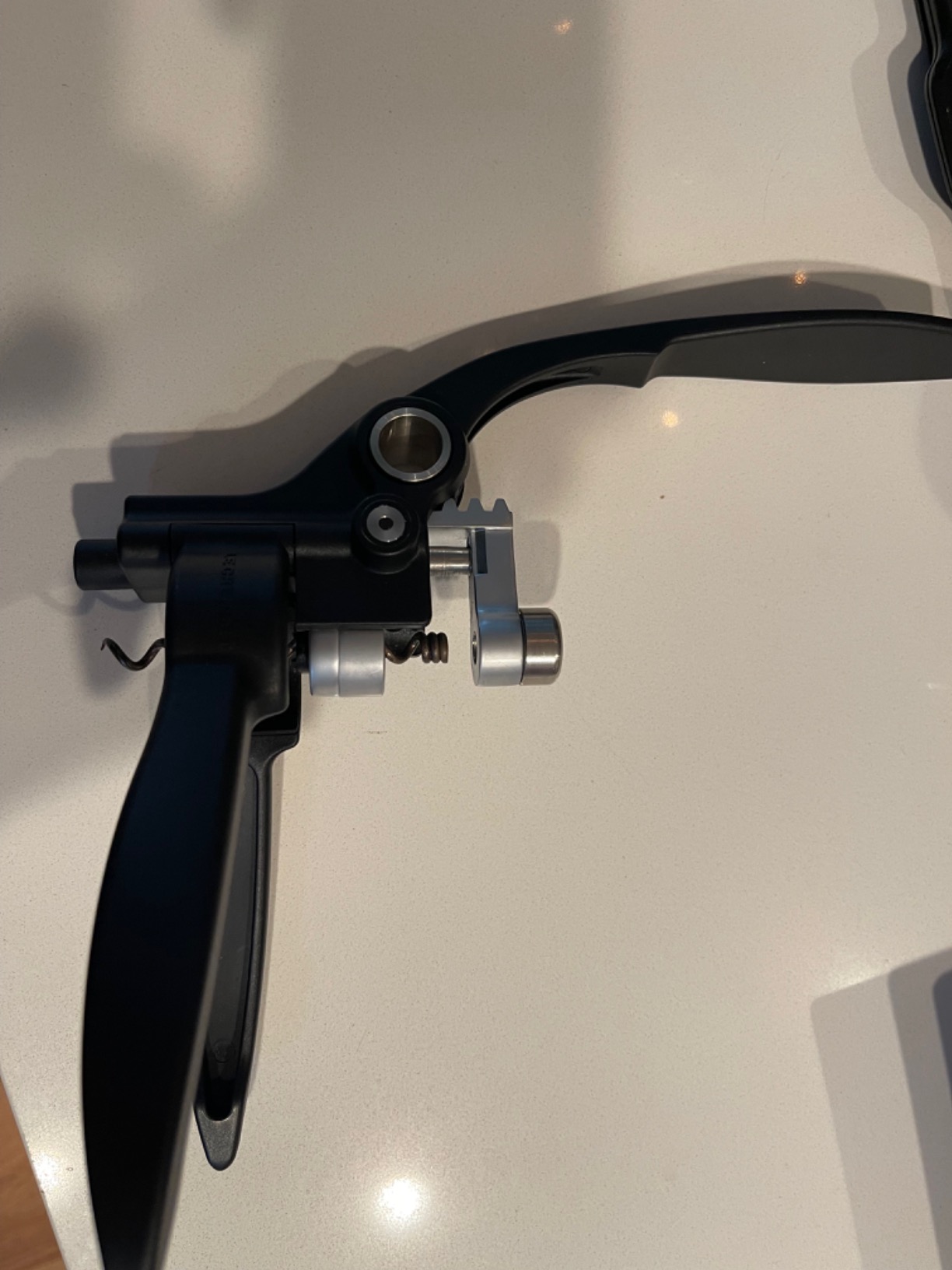 Le Creuset Original Lever Corkscrew Wine Opener and Foil Cutter Gift Set, Black customer photo 2
