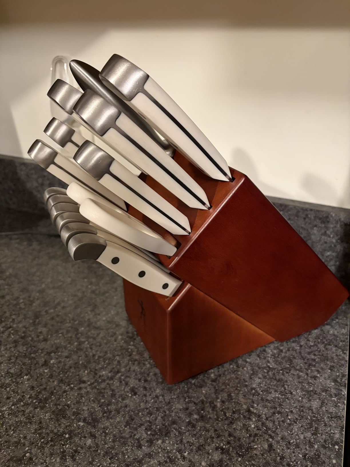 HENCKELS Statement Premium Quality 15-Piece Knife Block Set, Natural, Razor-Sharp, German Engineered Informed by 100+ Years of Mastery, Lightweight and Strong, Dishwasher Safe customer photo 2