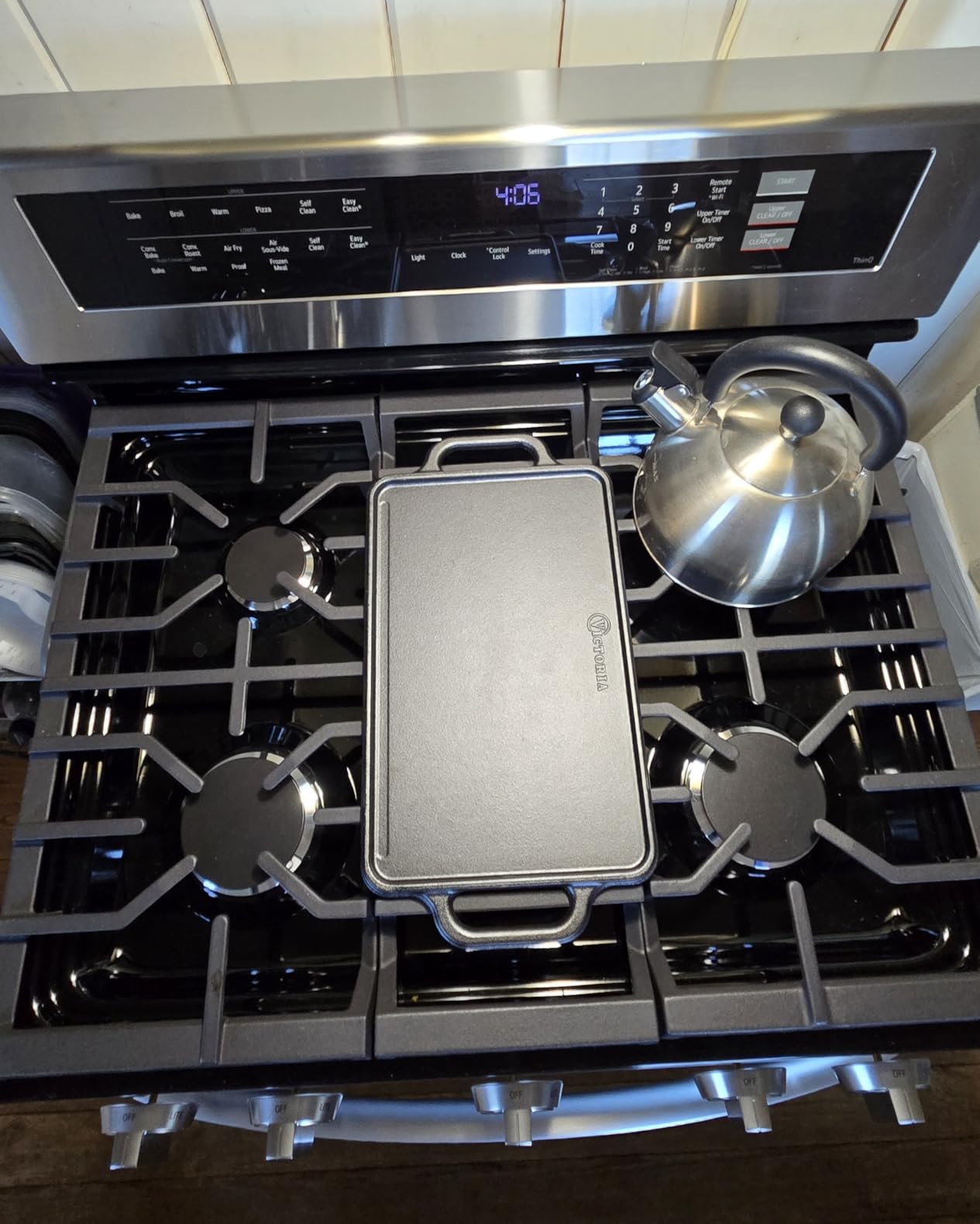 Victoria Rectangular Cast Iron Griddle. Double Burner Griddle, Reversible Grill, 13 x 8.5 Inch, Seasoned with 100% Kosher Certified Non-GMO Flaxseed Oil customer photo 1