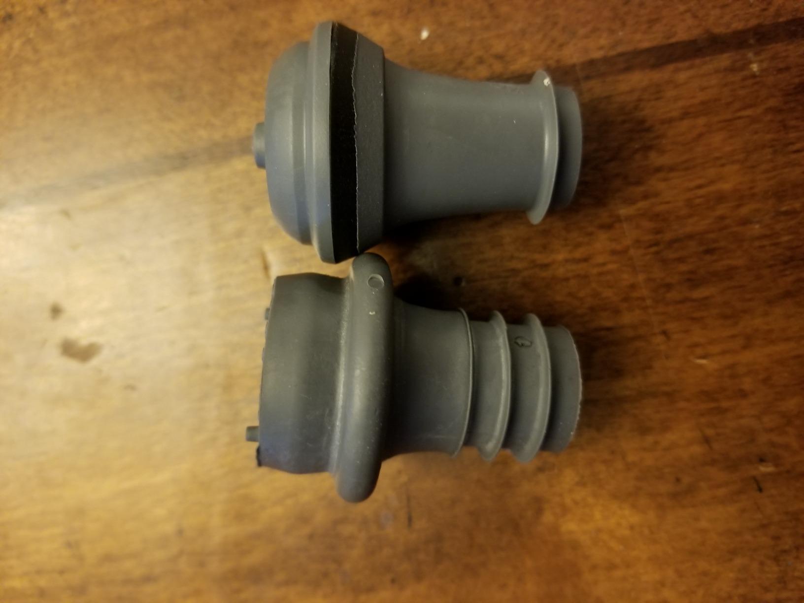Vacu Vin Wine Saver Vacuum Stoppers - Airtight Seal for Opened Wine Bottles - Preserves Wine Freshness Up to 10 Days - Food Grade Rubber - Easy to Use Perfect for Every Occasion - Set of 6 - Gray customer photo 1