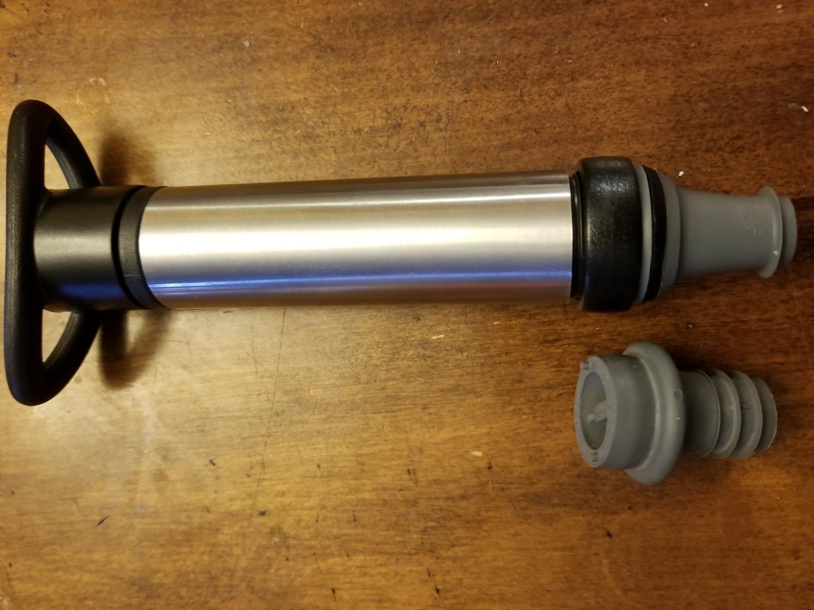 Vacu Vin Wine Saver Vacuum Stoppers - Airtight Seal for Opened Wine Bottles - Preserves Wine Freshness Up to 10 Days - Food Grade Rubber - Easy to Use Perfect for Every Occasion - Set of 6 - Gray customer photo 2