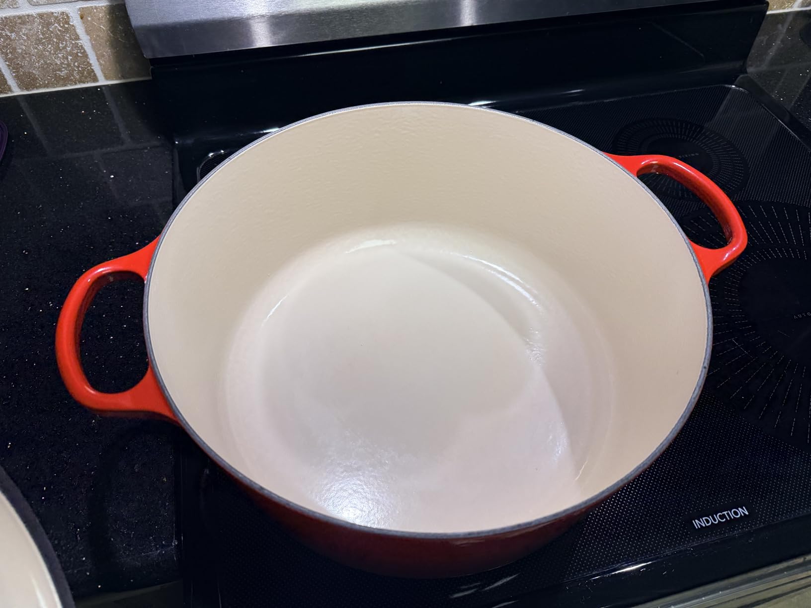 Le Creuset Enameled Cast Iron Signature Round Dutch Oven, 7.25 qt., Cerise customer photo 1