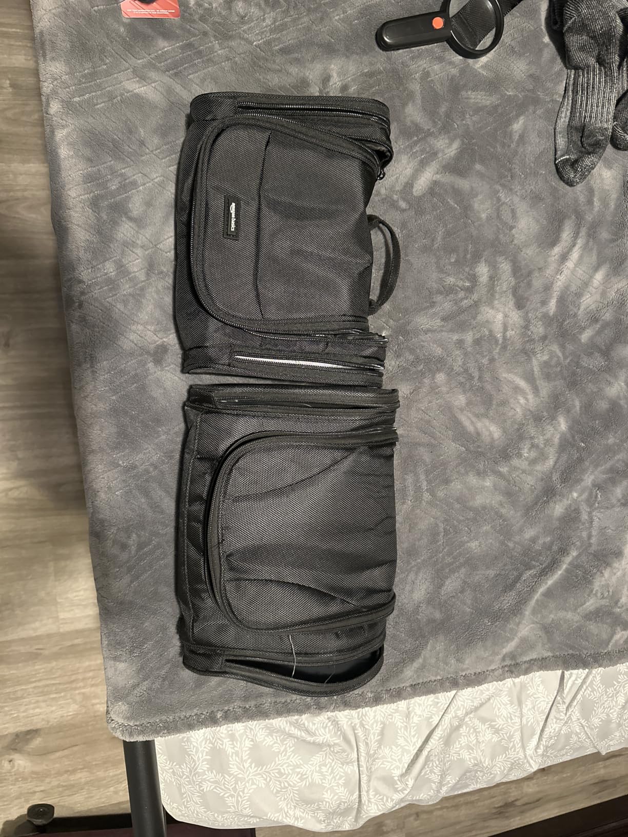 Amazon Essentials Spacious Toiletry Bag, Hanging Cosmetic Dopp Kit with Multiple Compartments, Durable 1680D Polyester, Large Capacity Storage, Compact Design, Black customer photo 2