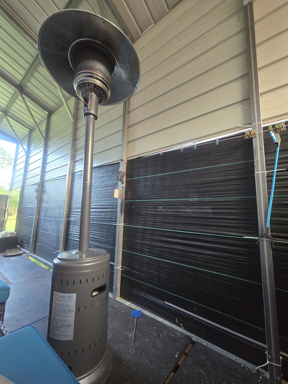Amazon Basics 46,000 BTU Portable Outdoor Propane Patio Heater with Wheels, Slate Gray customer photo 1