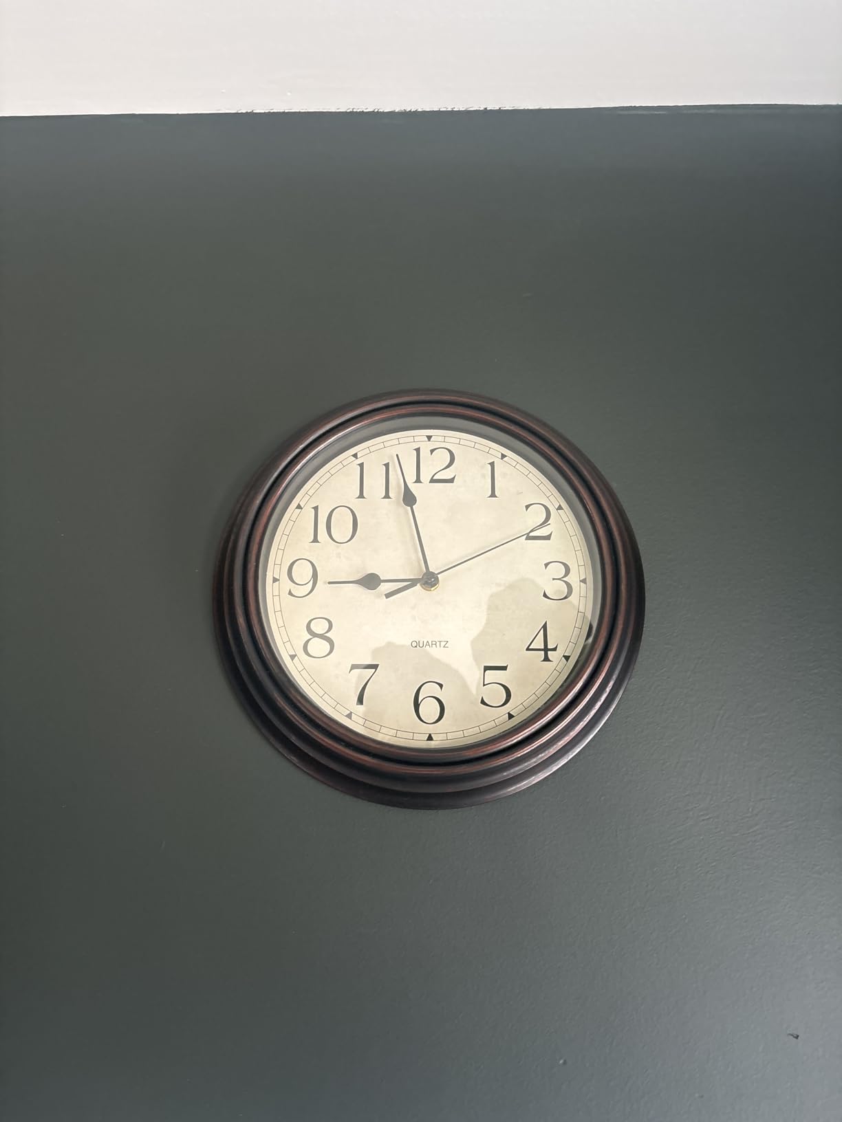 Foxtop Retro Silent Non-Ticking Round Classic Clock Quartz Decorative Battery Operated Wall Clock for Living Room Kitchen Home Office 12 Inch (Bronze) customer photo 1