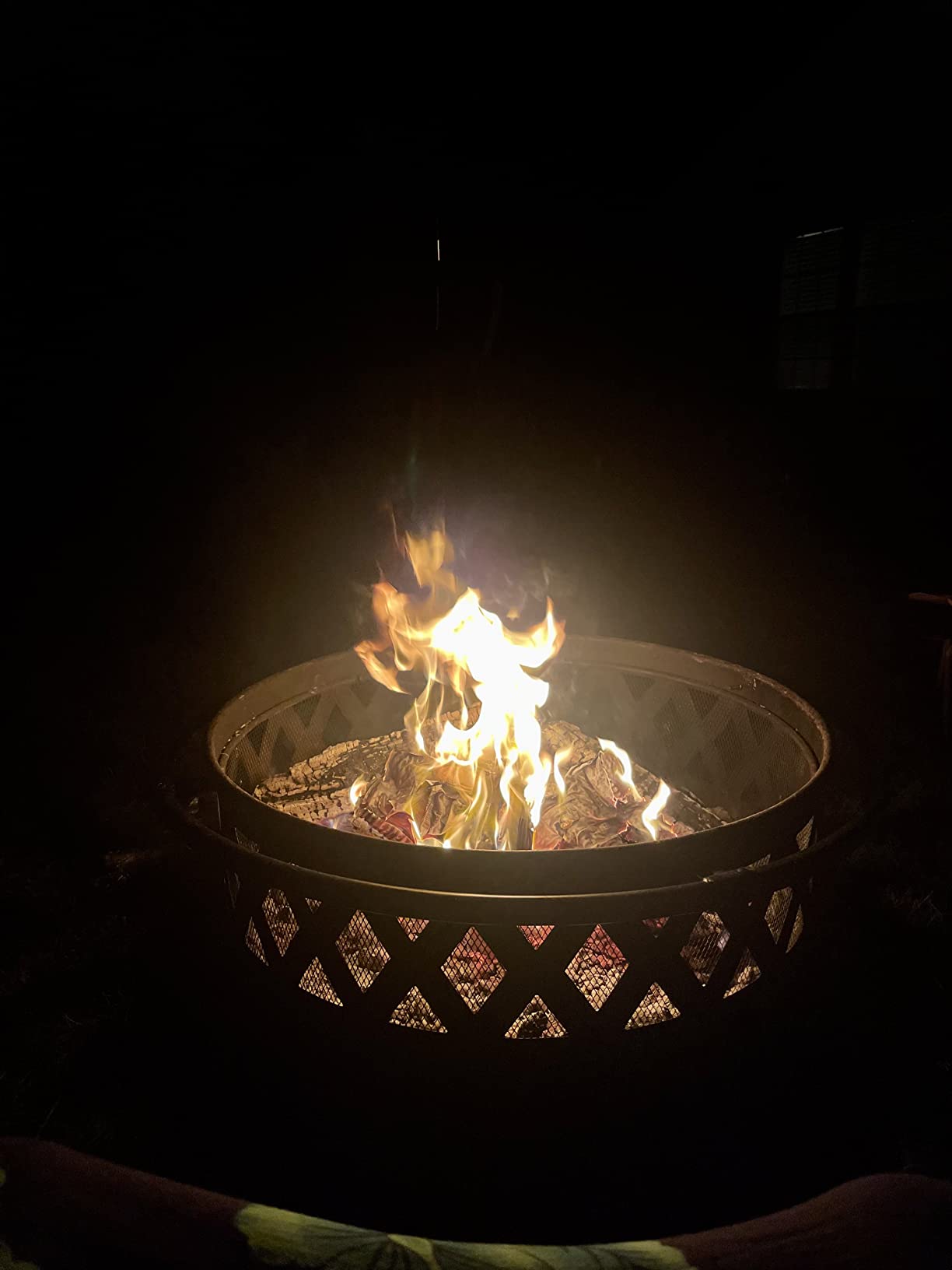 Sunnydaze Crossweave Outdoor Fire Pit - 36-Inch Wood-Burning with Spark Screen, Poker and Cover customer photo 1