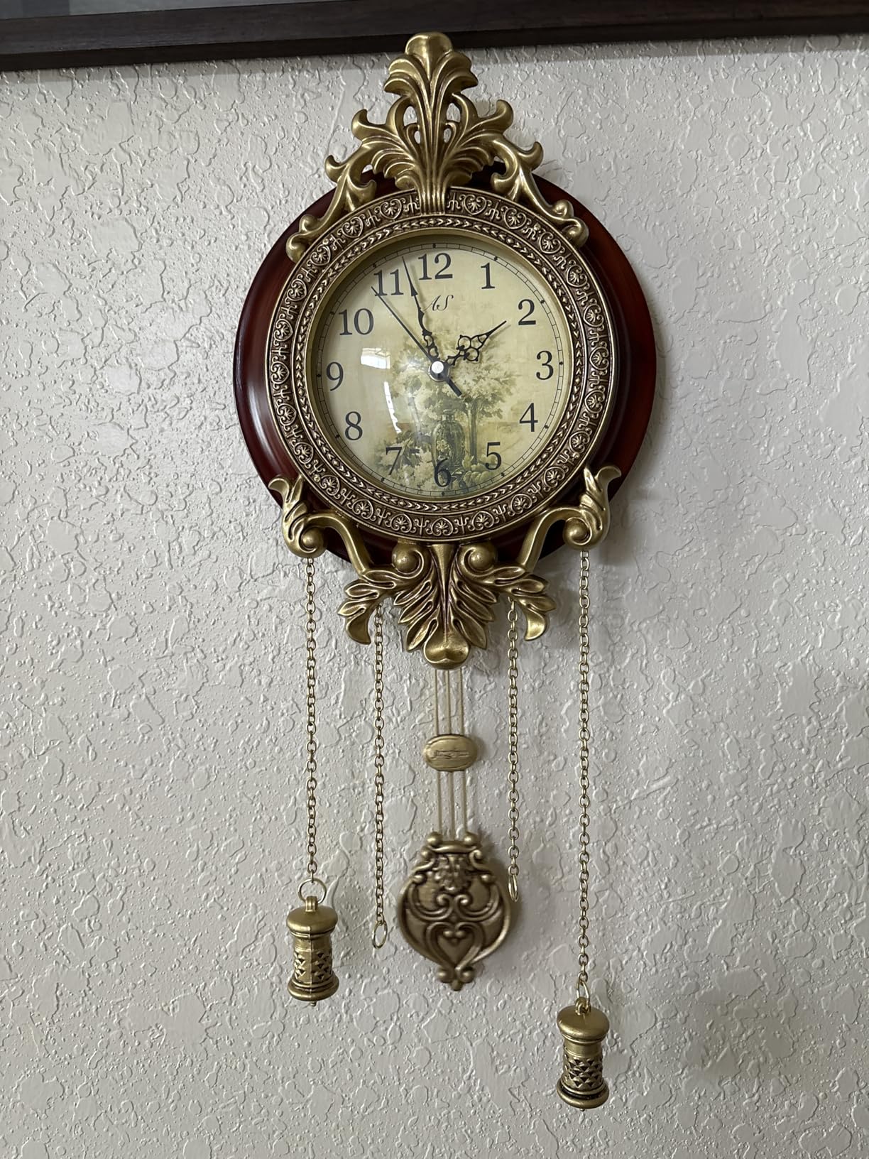 Aero Snail Dia 9-inch Retro Style Vintage Wood Indoor Wall Clock with Swinging Pendulum (Requires 2 AA Batteries for Clock Hands and Pendulum) customer photo 2