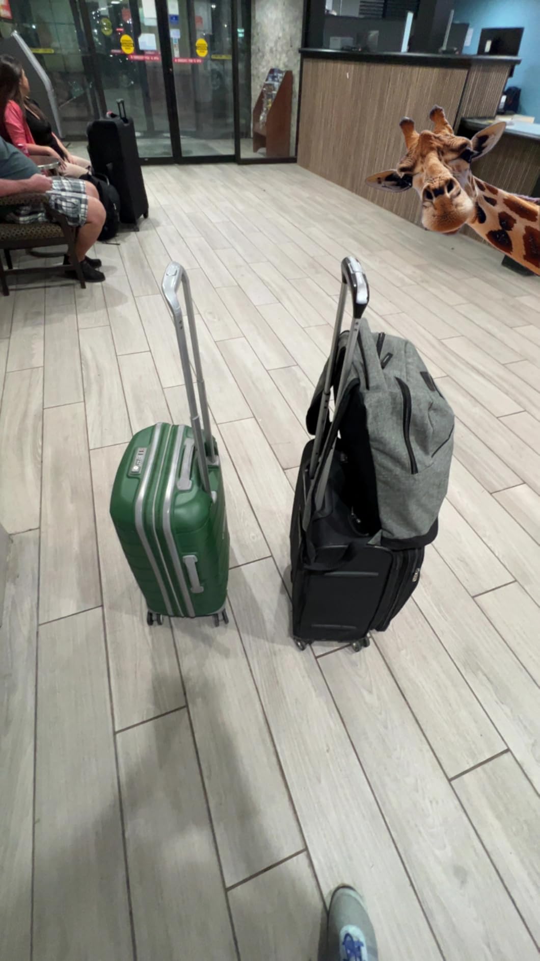 Samsonite Freeform Hardside Carry-On Luggage with Spinner Wheels - Hardshell Suitcase - TSA, Airline-Approved - Expandable Hard Shell, Smooth Rolling Wheels for Lightweight Travel - Black customer photo 1