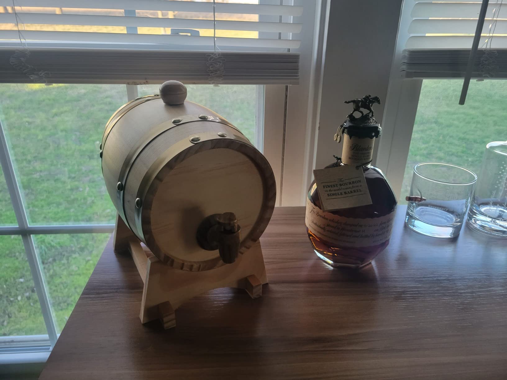 1.5L Whiskey Barrel Dispenser Oak Aging Barrels Home Whiskey Barrel Decanter for Wine, Spirits, Beer, and Liquor (Brown) customer photo 1