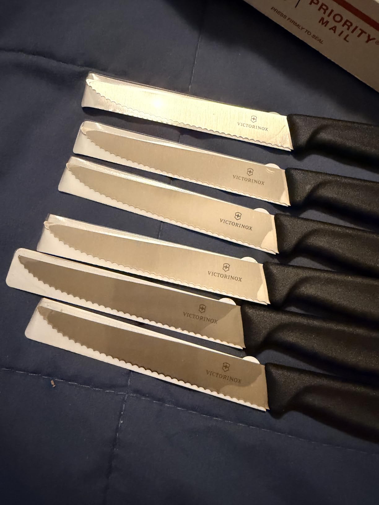 Victorinox Swiss Classic Steak Knife Set Ideal for Slicing a Wide Variety of Steak Cuts Serrated Blade in Black, Set of 6 customer photo 1