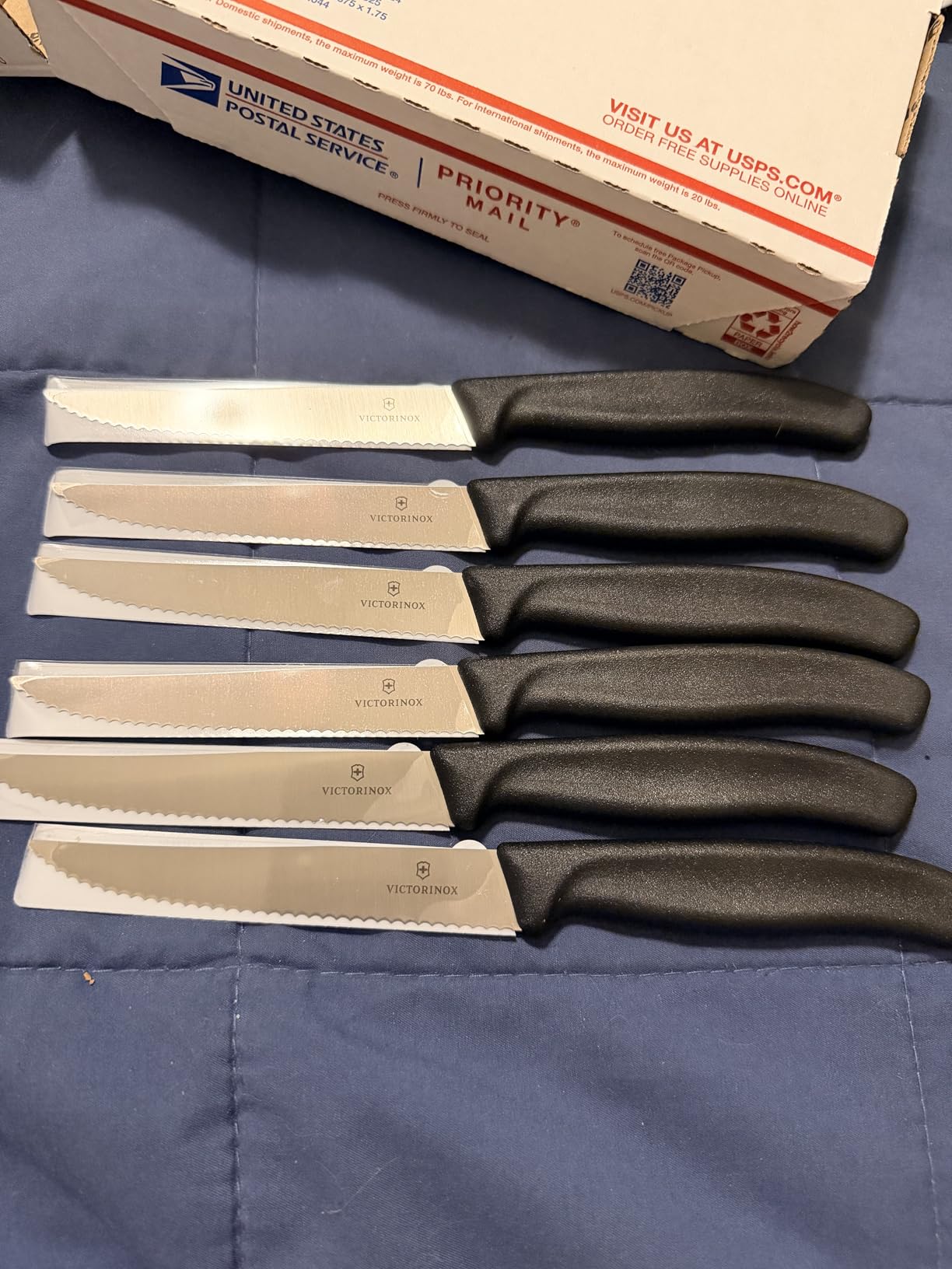 Victorinox Swiss Classic Steak Knife Set Ideal for Slicing a Wide Variety of Steak Cuts Serrated Blade in Black, Set of 6 customer photo 2