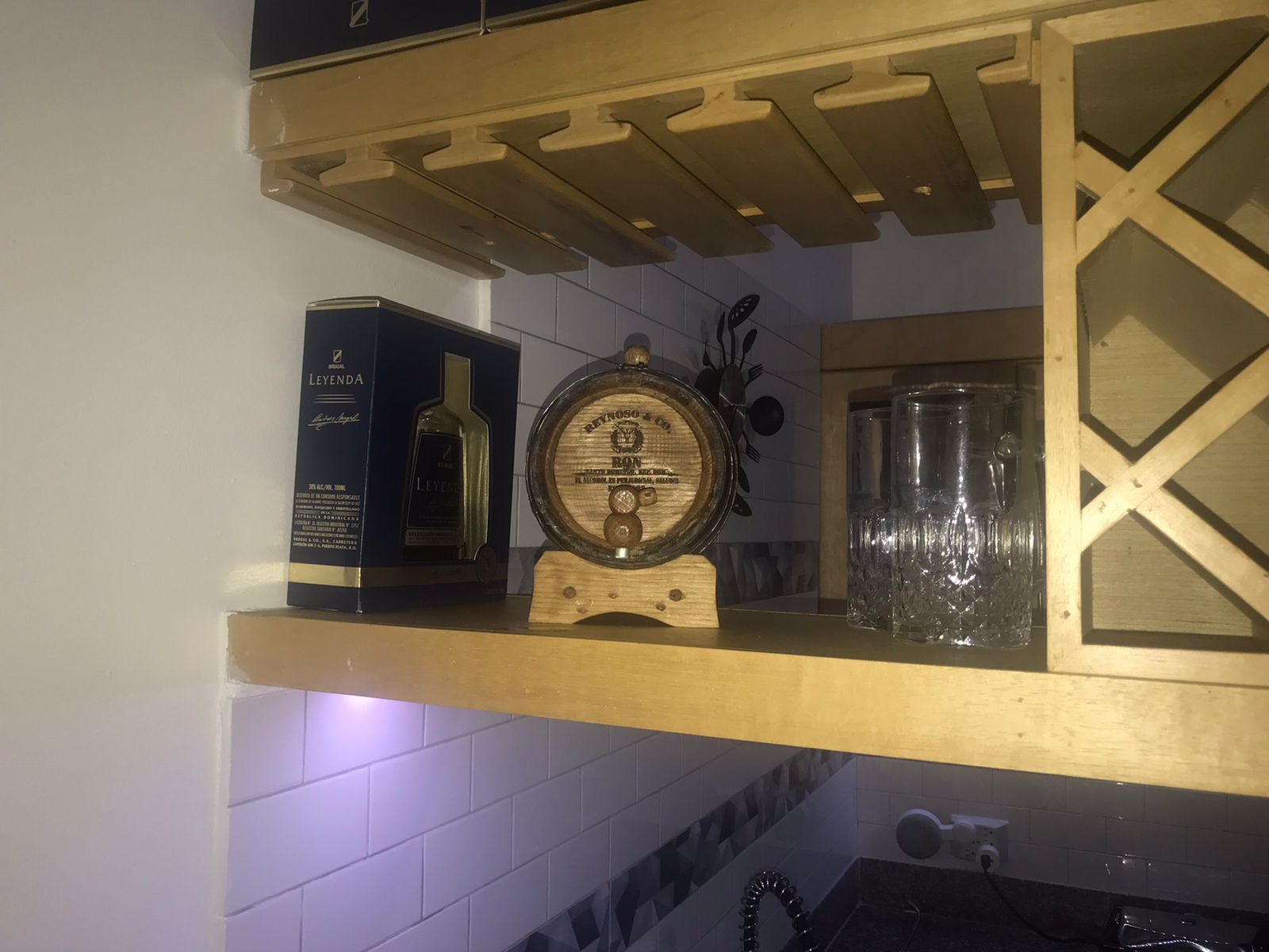 Personalized - Custom American White Oak Bourbon Aging Barrel - Oak Barrel Aged (2 Liters, Black Hoops) customer photo 2