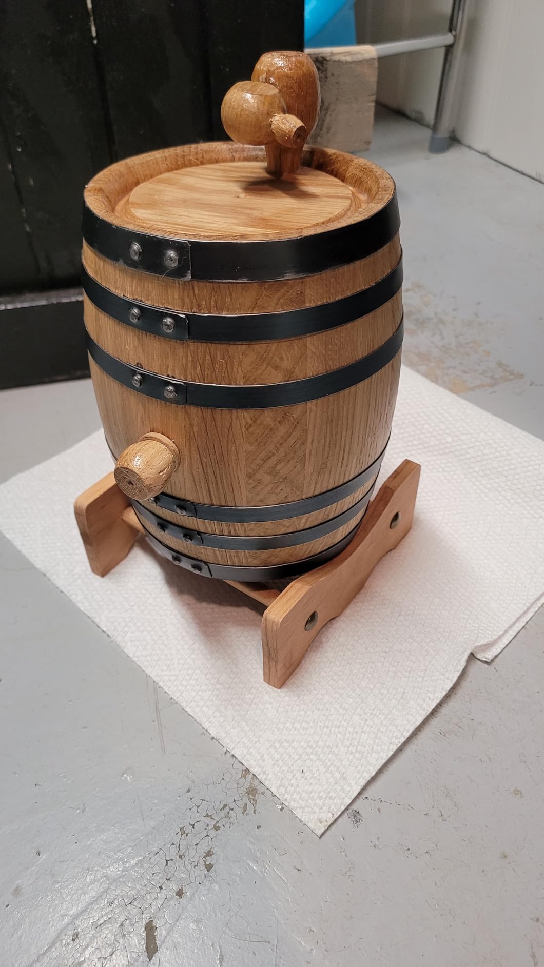 Red Head Barrels - 2 L Premium Distillery-Grade Oak Barrels for Aging Whiskey, Rum, and More, Ideal for Whiskey Barrel or Wine Barrel, American Charred Oak Barrel with 12-Page Cocktail Recipe Booklet customer photo 2