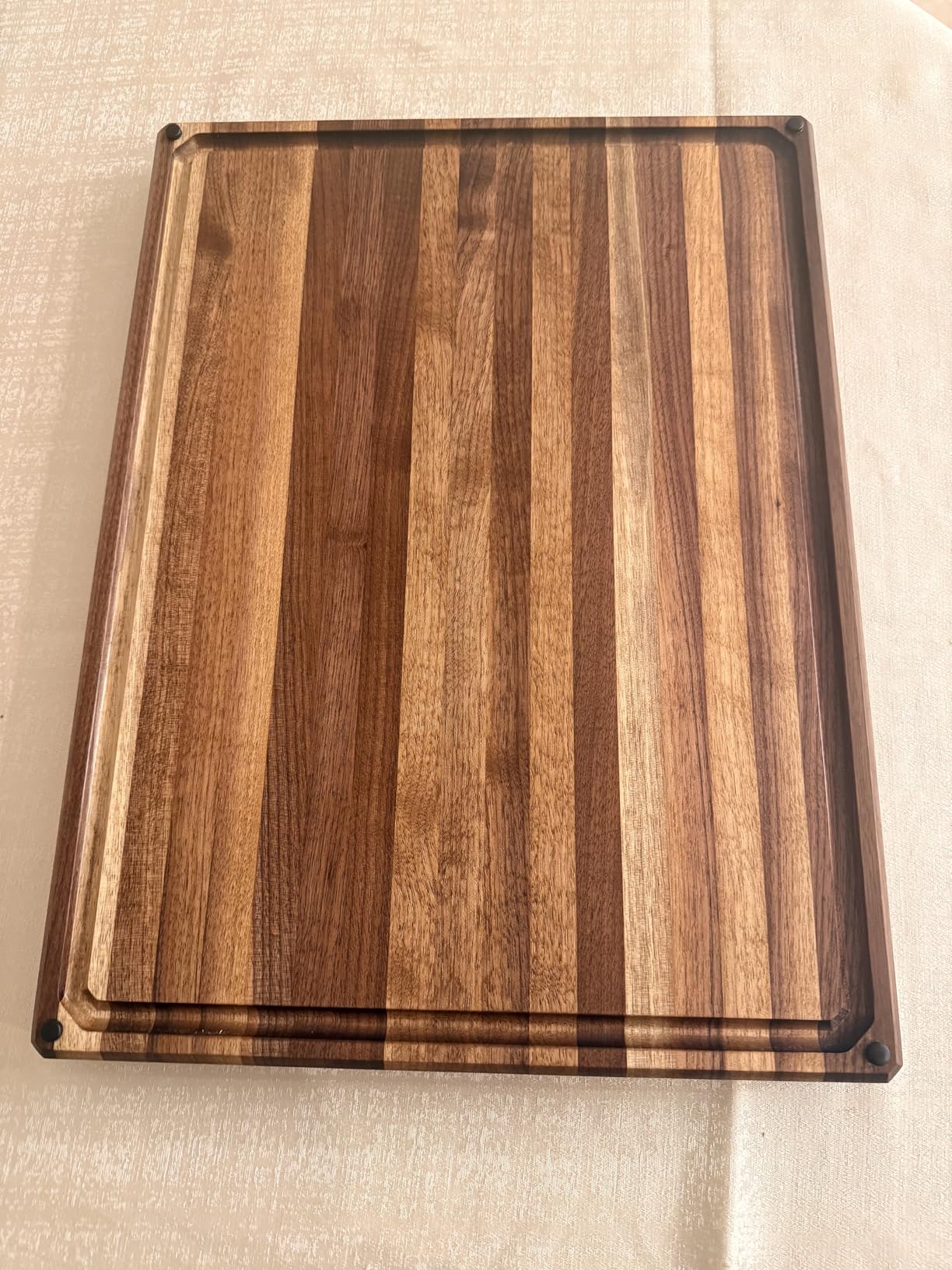 Sonder Los Angeles Winsome Acacia Wood Cutting Board | Acacia Edge Grain Cutting Board for Kitchen with Juice Groove & Sorting Compartment | Perfect for Charcuterie | Gift Box Included | 16x12x1.5 in customer photo 1
