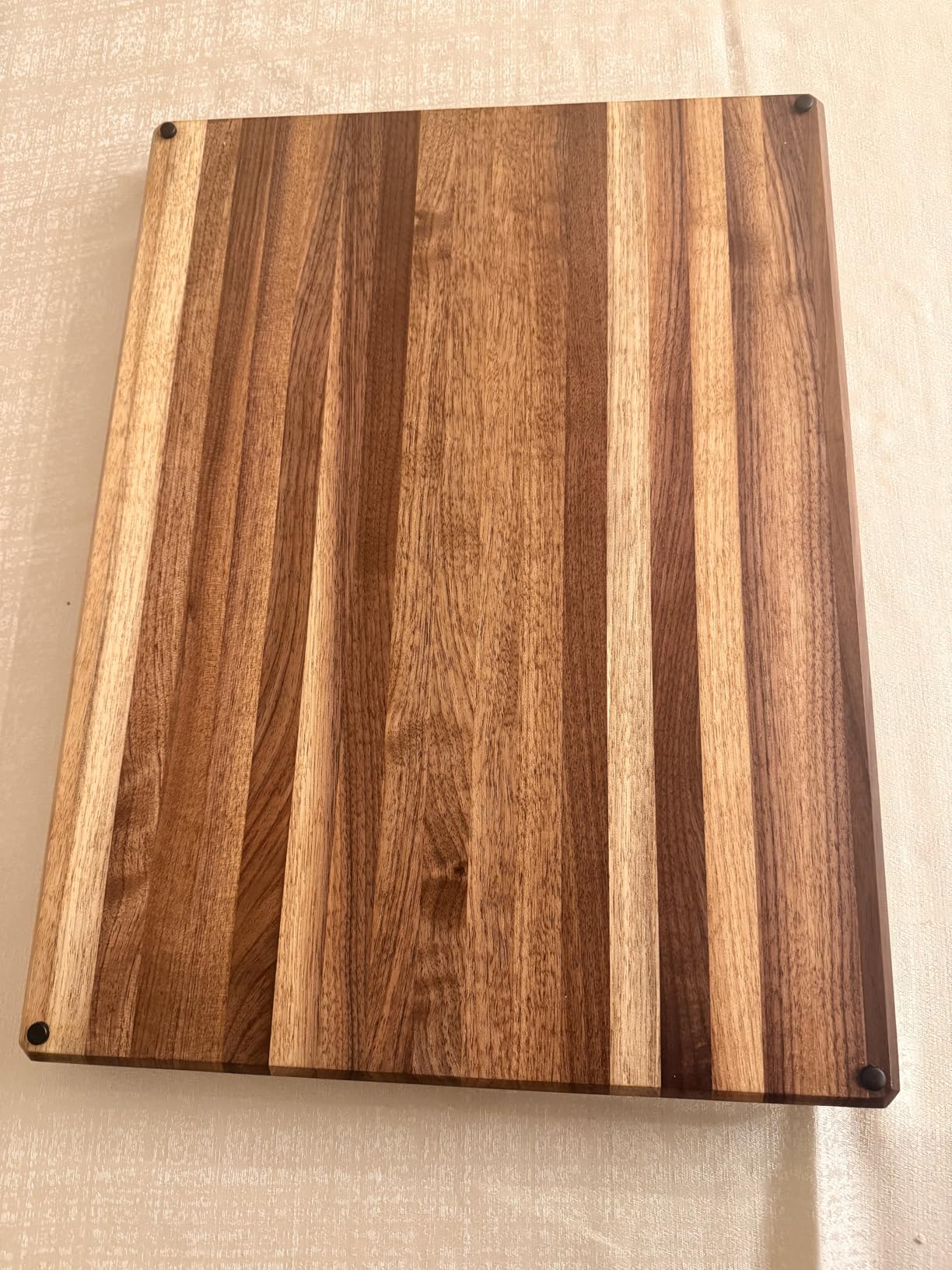 Sonder Los Angeles Winsome Acacia Wood Cutting Board | Acacia Edge Grain Cutting Board for Kitchen with Juice Groove & Sorting Compartment | Perfect for Charcuterie | Gift Box Included | 16x12x1.5 in customer photo 2