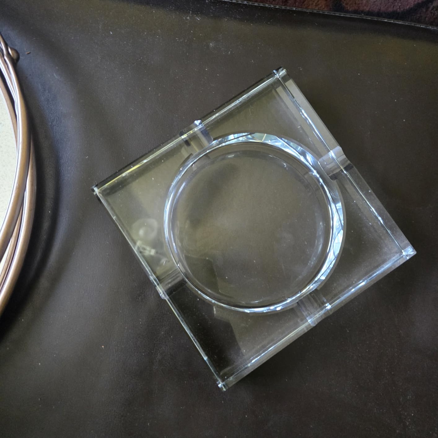 Juvale Crystal Glass Ashtray - 7 x 7 x 1.5 in, Clear Classic Square - Indoor Ashtray for Smokers, Decorative Smoke Tray with 4 Cigar Rests customer photo 1
