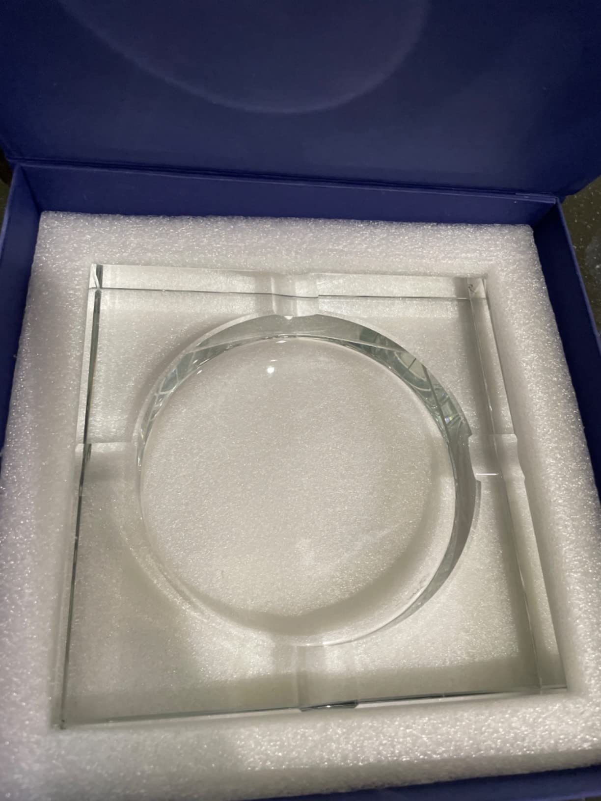 Juvale Crystal Glass Ashtray - 7 x 7 x 1.5 in, Clear Classic Square - Indoor Ashtray for Smokers, Decorative Smoke Tray with 4 Cigar Rests customer photo 2