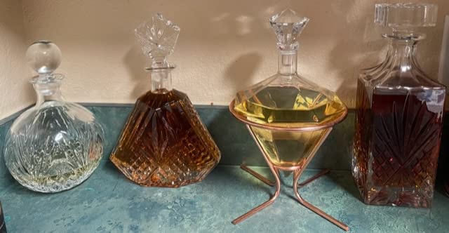 Whiskey Decanter for Liquor Scotch Bourbon or Wine, Irish Cut Triangular - 750ml customer photo 2