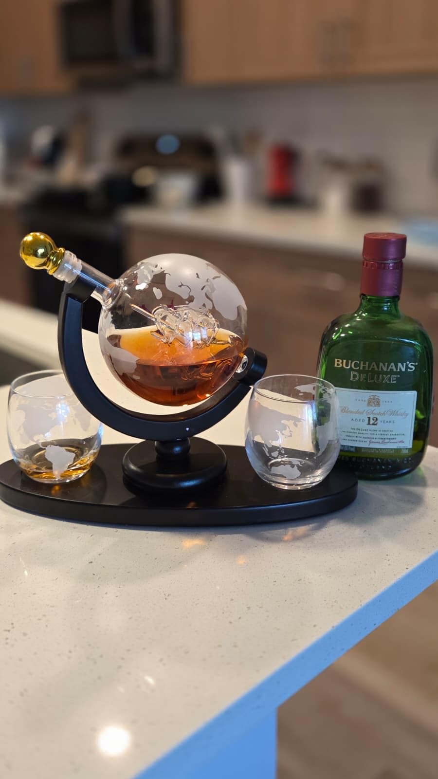 Godinger Whiskey Decanter Globe Set with 4 Etched Glasses for Liquor, Scotch, Bourbon, Vodka, Gifts for Men - 850ml Clear customer photo 1