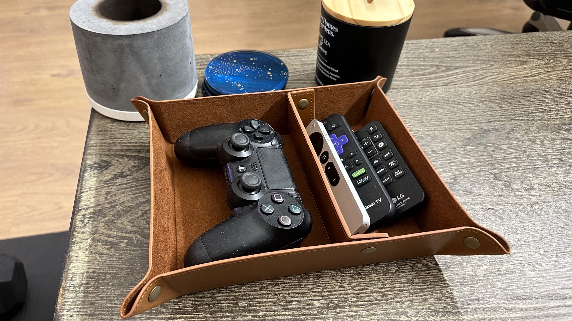 Londo PU Vegan Leather Valet Tray for Men - Catchall EDC for Keys, Wallet, Watch, AirPods - Nightstand & Entryway Tray, Snap Corners Fold Flat for Travel, 9.45 x 7.87 in, Dark Brown customer photo 1