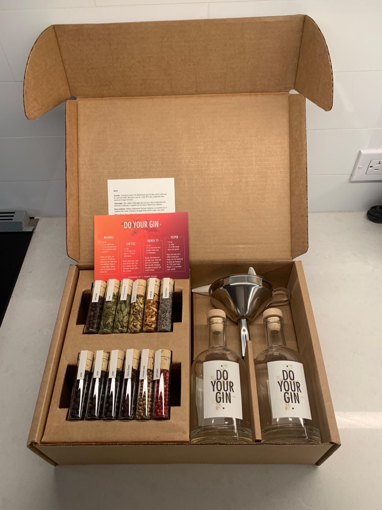 DO YOUR GIN | DIY Gin Making Kit with 12 Botanicals, Bottles & Recipes | Cocktail Making Kit | Gifts for Gin Lovers customer photo 1