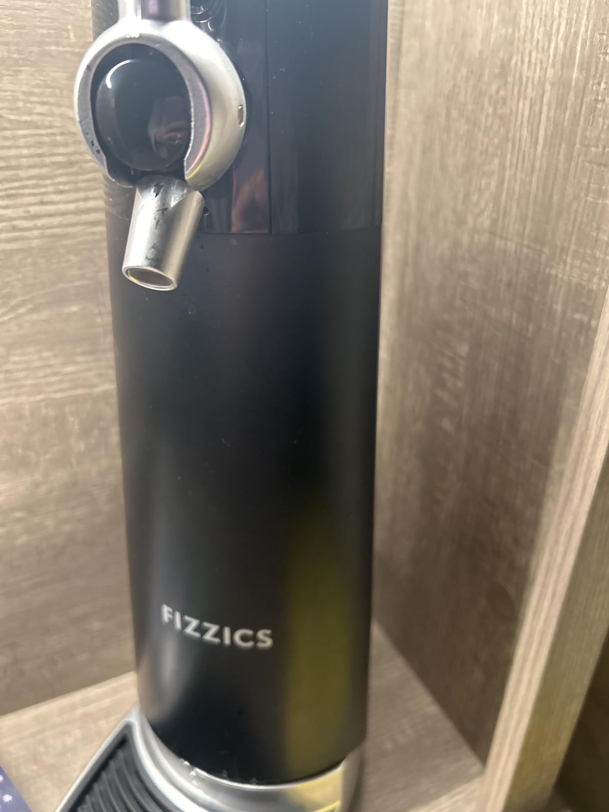 FIZZICS - DraftPour Beer Dispenser - Converts Any Can or Bottle Into a Nitro-Style Draft, Gift for Men and Beer Enthusiast, Beer Tap Draft Machine - Carbon customer photo 1