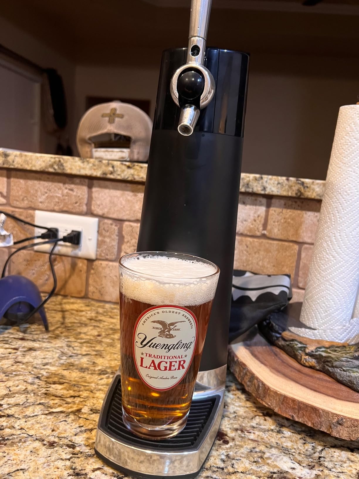 FIZZICS - DraftPour Beer Dispenser - Converts Any Can or Bottle Into a Nitro-Style Draft, Gift for Men and Beer Enthusiast, Beer Tap Draft Machine - Carbon customer photo 2
