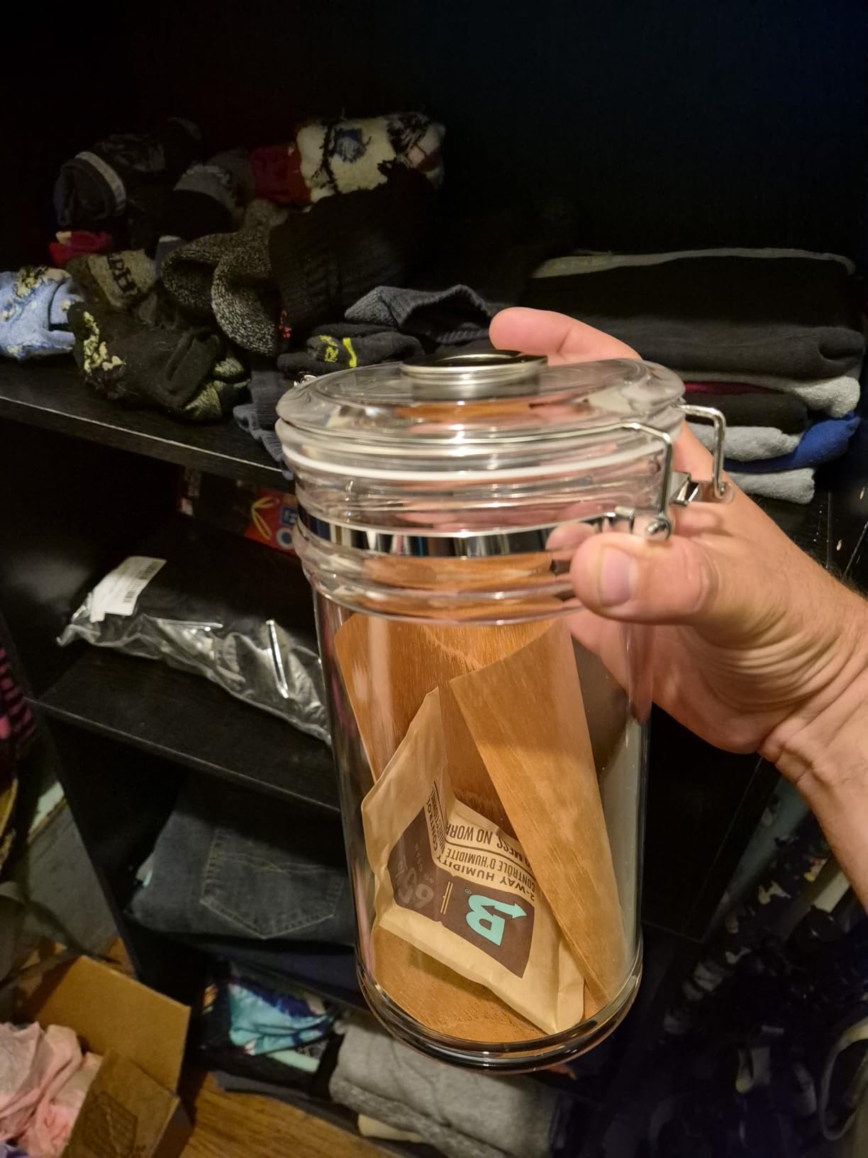 XIFEI Acrylic Humidor Jar with Humidifier and Hygrometer, Humidor That Can Hold About 18 Cigars (Clear) customer photo 1