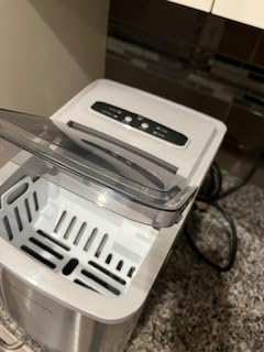 Frigidaire 26 Lbs per Day Portable Compact Ice Maker, Stainless Steel, Medium customer photo 2