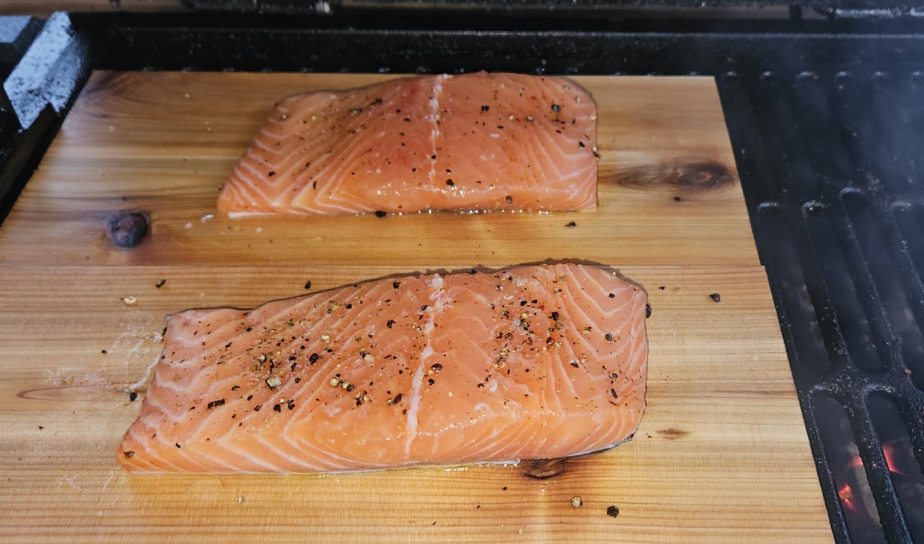 6-Pack Western Red Cedar Grilling Planks for Salmon, Beef, Veggies & More - 100% Natural & USA-Made and Sourced - Great for Beginners & Expert Grillers Alike customer photo 1