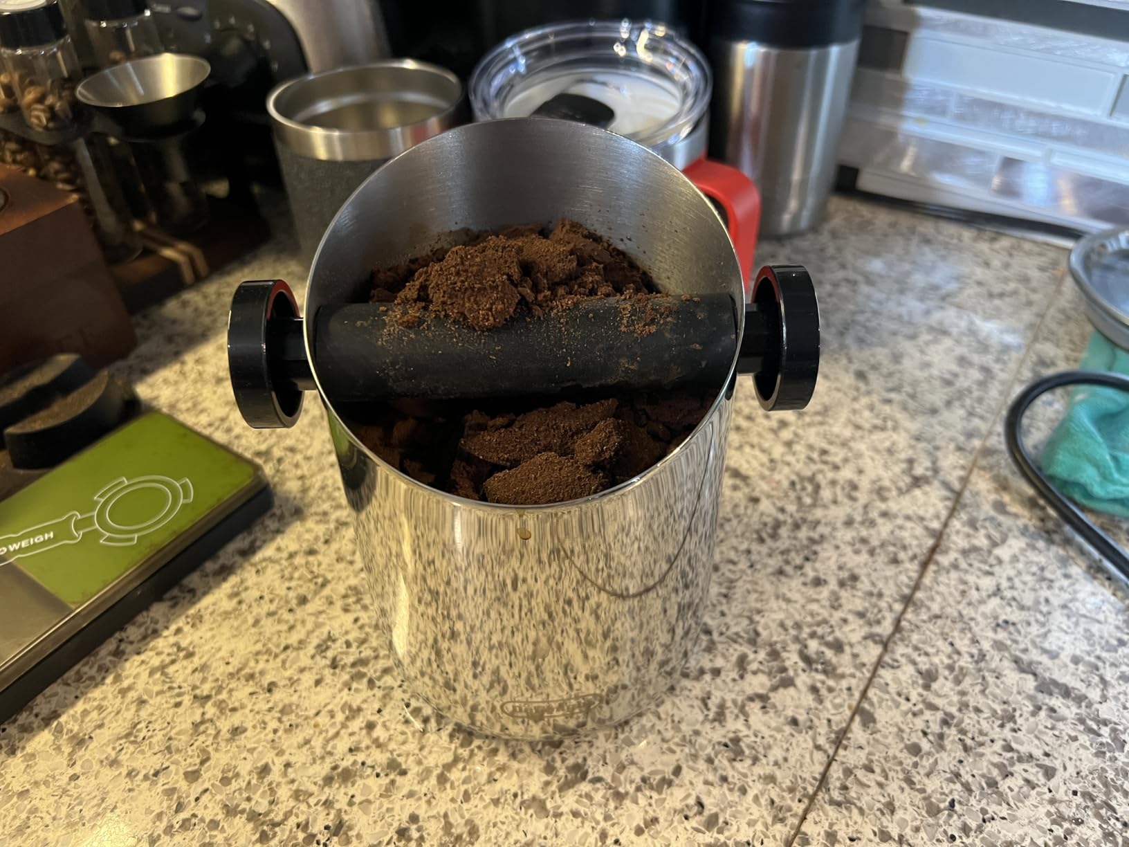 De'Longhi Knock Box for Coffee & Espresso Grounds, Easy & Mess-Free Disposal of Coffee Puck, Removable Bar and Non-Slip Base, Dishwasher Safe, Stainless Steel, 4-inch diameter, Silver customer photo 1