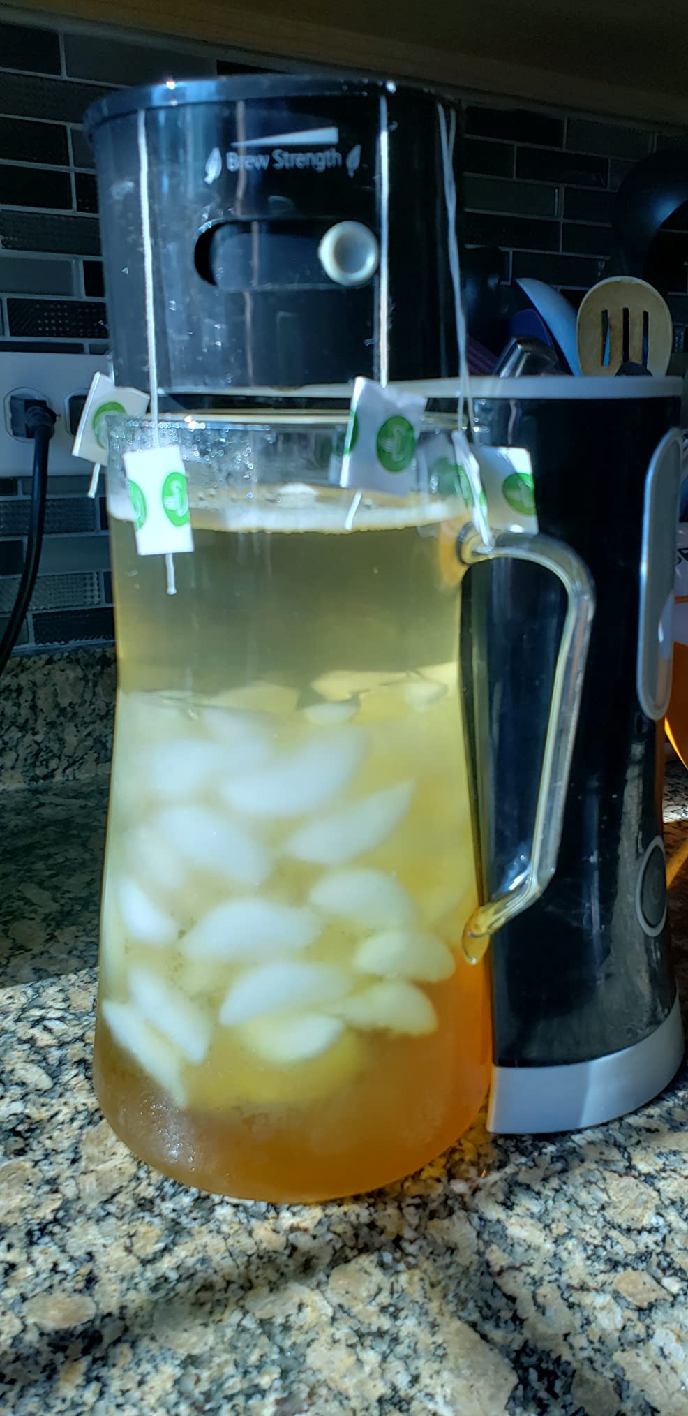 Simax Large Glass Pitcher With Spout, 2.5 Quart (80 Ounce) Borosilicate Glass Iced Tea Pitchers with Handle, Angled Cylinder Design, Glass Water Pitcher customer photo 2