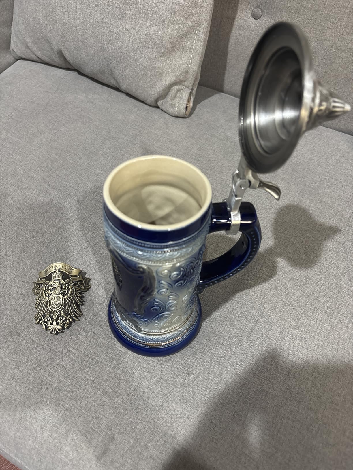 HAUCOZE Beer Stein Mug German Eagle Medallion Drinking Viking Tankard with Pewter Lid Birthday Gifts for Men Father Husband 0.6 Liter customer photo 2