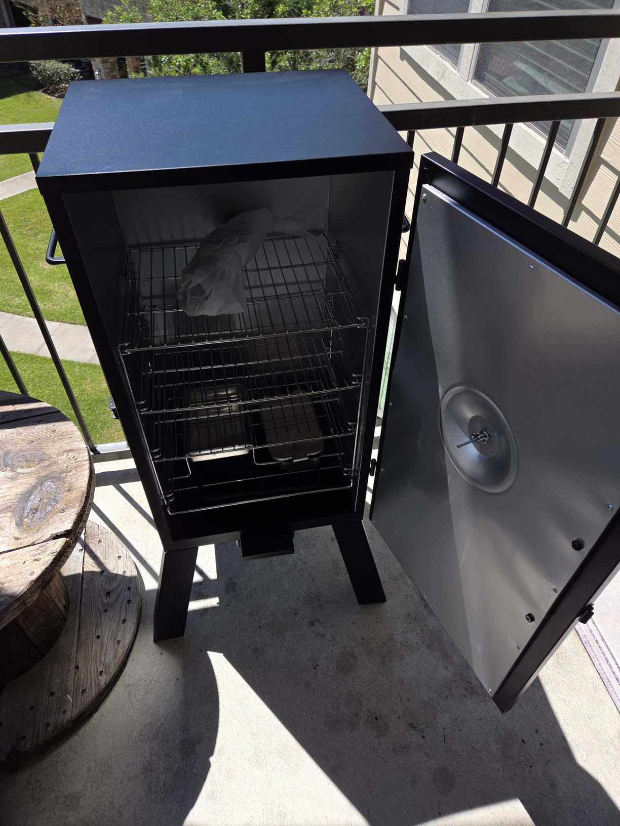 Masterbuilt 30-inch Electric Vertical BBQ Smoker with Analog Temperature Control, Chrome Smoking Racks and 535 Cooking Square Inches, Model MB20070210 customer photo 1