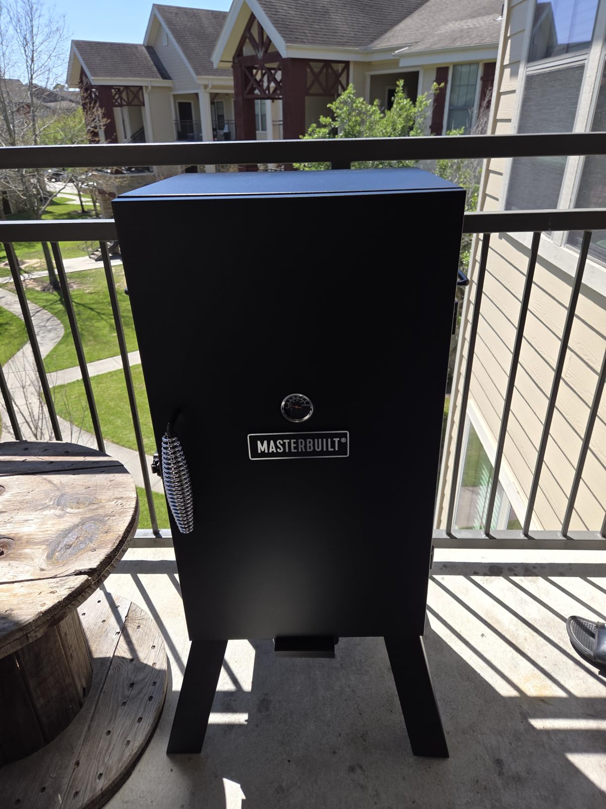 Masterbuilt 30-inch Electric Vertical BBQ Smoker with Analog Temperature Control, Chrome Smoking Racks and 535 Cooking Square Inches, Model MB20070210 customer photo 2