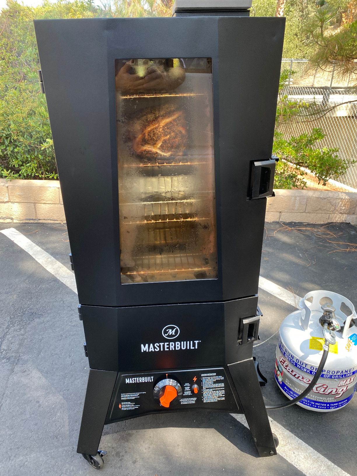 Masterbuilt 40-inch ThermoTemp Propane Gas Vertical BBQ Smoker with Analog Temperature Control and 960 Cooking Square Inches, Model MB20051316 customer photo 1