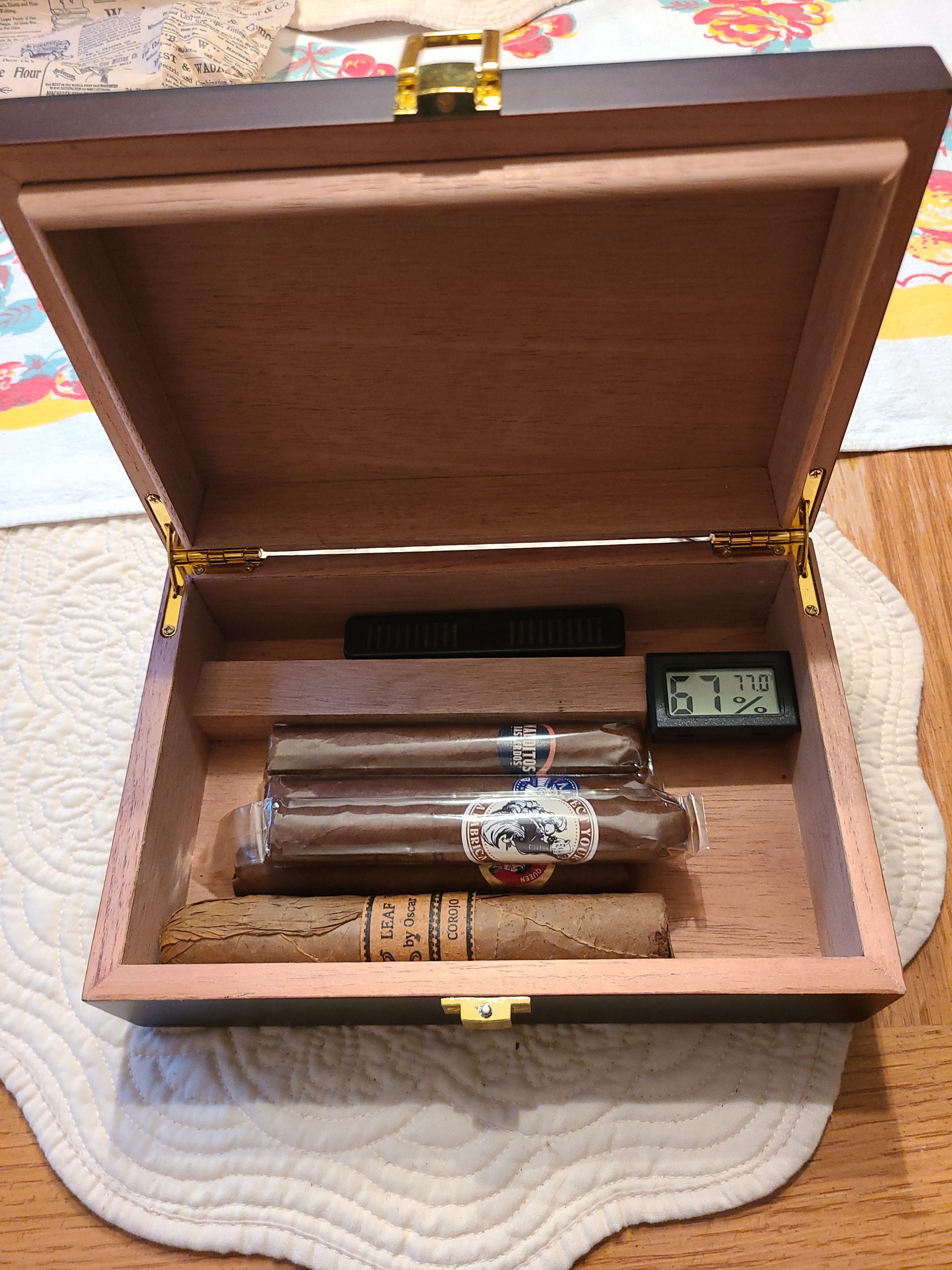 Woodronic Cigar Humidor Box, Solid Wood Desktop Humidor with Spanish Cedar Lining, Airtight Travel Cigar Case with Humidifier & Dropper, Secure Clasp for 20 Cigars, Luxury Cigar Storage Gift for Men customer photo 2