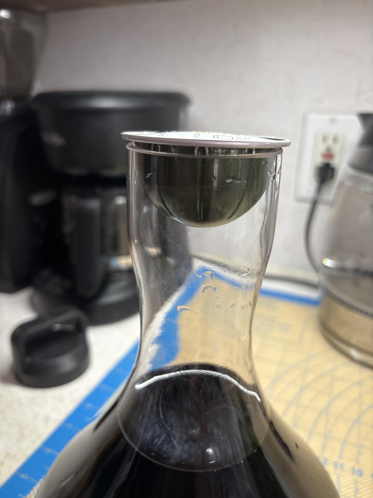 YouYah Wine Decanter Set, Red Wine Carafe with Built-in-Aerator, Wine Aerator, Wine Gifts, Stainless Steel Pourer Lid, Filter, 100% Hand Blown Lead-free Crystal Glass customer photo 1