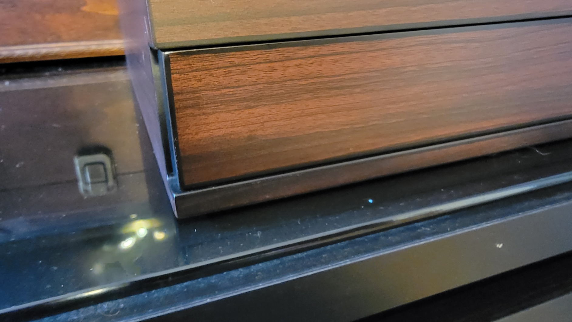 CASE ELEGANCE Monogrammed Glass Top Humidor with thick cedar, easy humidification system, accurate digital hygrometer - Renzo, Brown customer photo 2