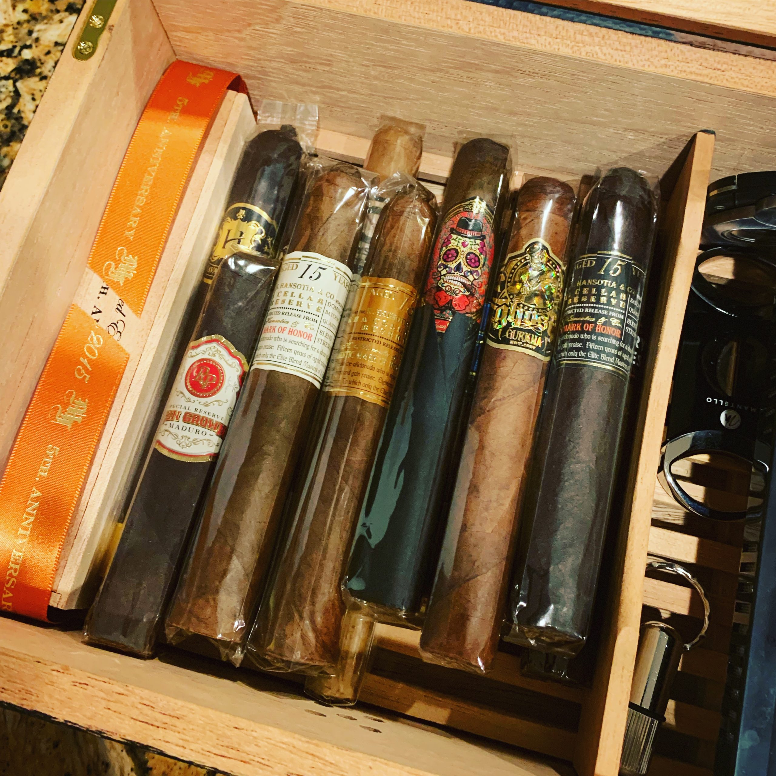 Premium Cigar Humidor for 25-50 Cigars - Elegant Humidor humidor with Hygrometer and Humidifier - Cedar Lined Cigar Box for Optimal Humidity Control (Walnut-Analog) customer photo 1