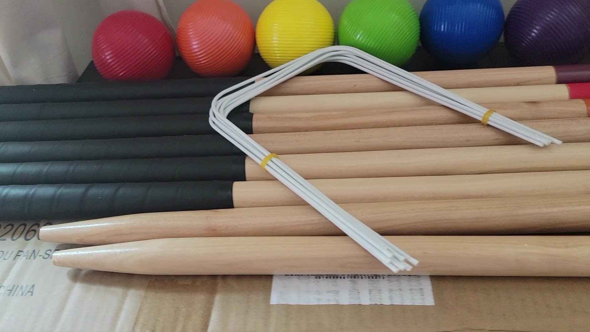 Amazon Basics Six Player Croquet Set with Wooden Mallets and Carry Case, Portable Party Game, Black customer photo 2