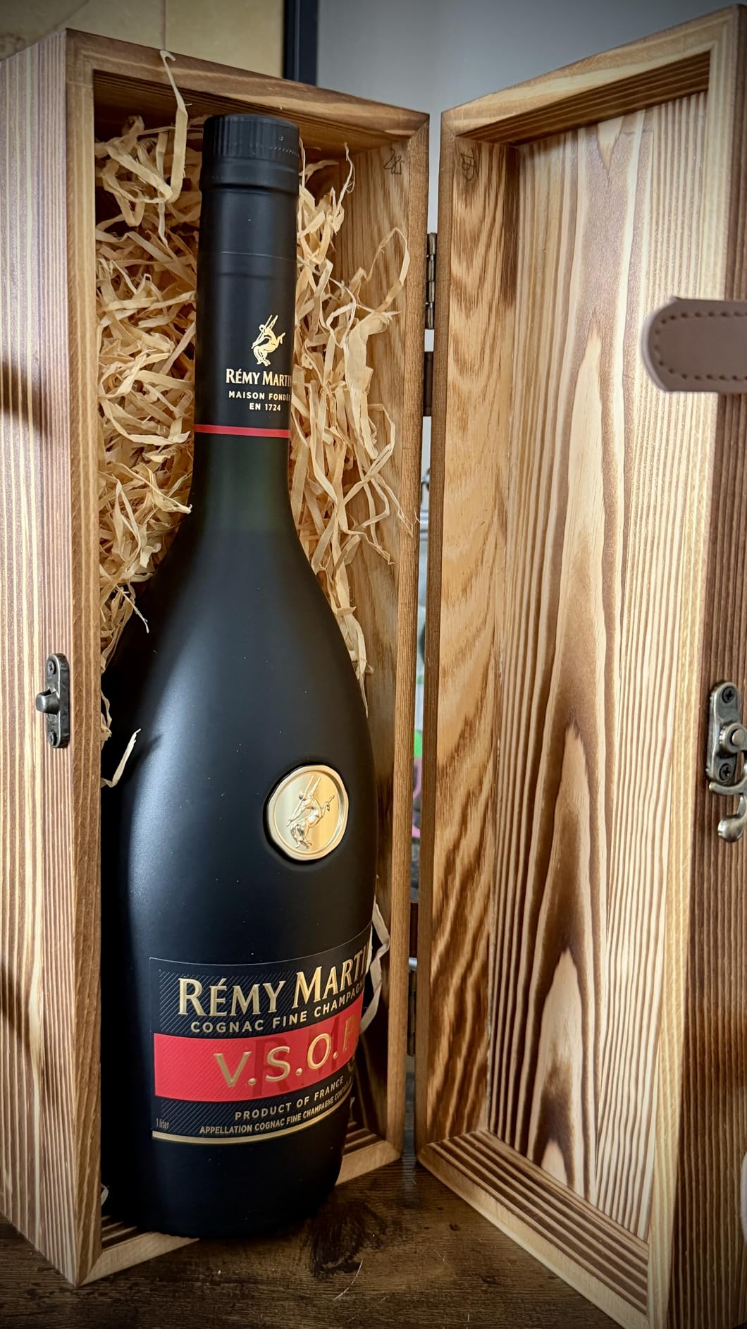 MyGift Wooden Wine Gift Box, Whiskey Box with Locking Latch & Leather Straps, for Christmas, Wedding Champagne, Beer, Vintage Rustic Brown, 14x5x5 Inches customer photo 2