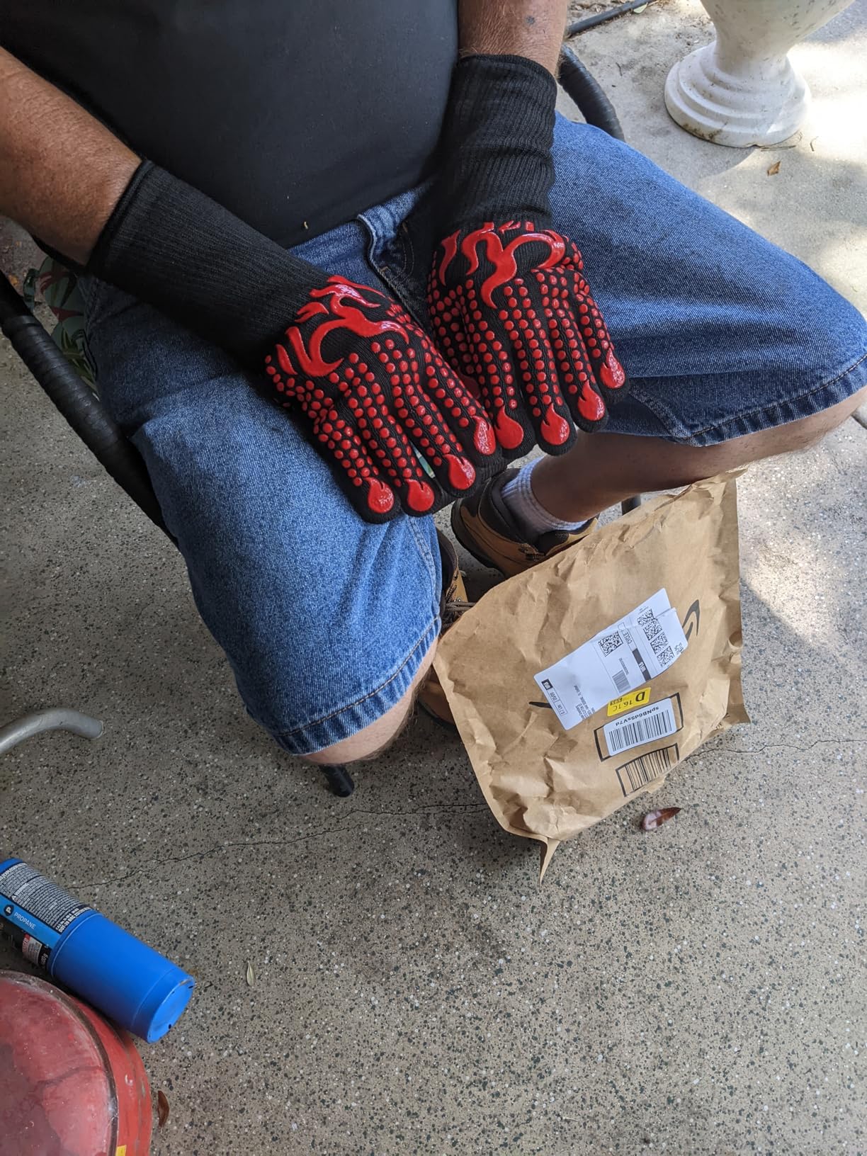 Comsmart BBQ Gloves, 1472 Degree F Heat Resistant Grilling Gloves Silicone Non-Slip Oven Gloves Long Kitchen Gloves for Barbecue, Cooking, Baking, Cutting customer photo 2