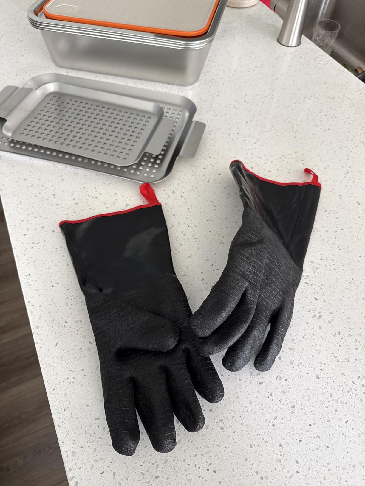 932°F Extreme Heat Resistant Gloves for Grill BBQ, Aillary Waterproof Long Sleeve Pit Grill Gloves for Fryer, Baking, Oven, Smoker, Fireproof, Oil Resistant Neoprene Coating (14-Inch) customer photo 1