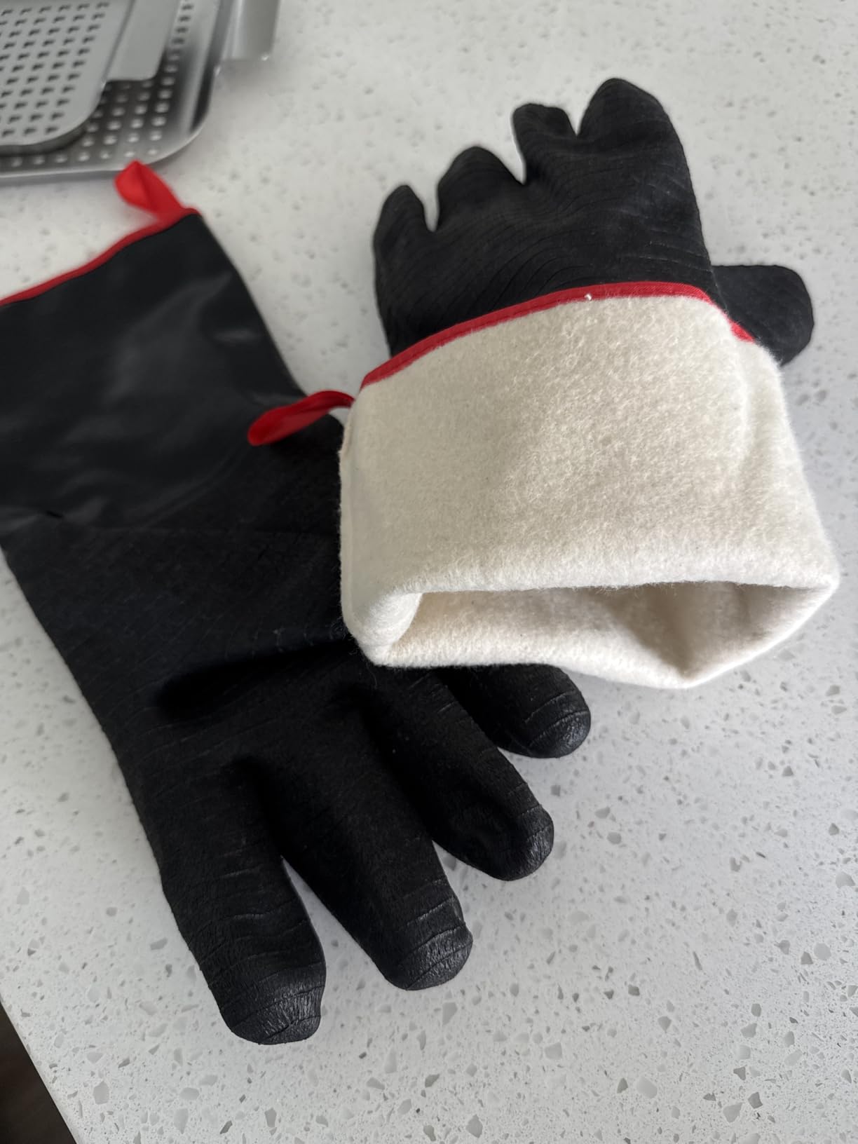 932°F Extreme Heat Resistant Gloves for Grill BBQ, Aillary Waterproof Long Sleeve Pit Grill Gloves for Fryer, Baking, Oven, Smoker, Fireproof, Oil Resistant Neoprene Coating (14-Inch) customer photo 2