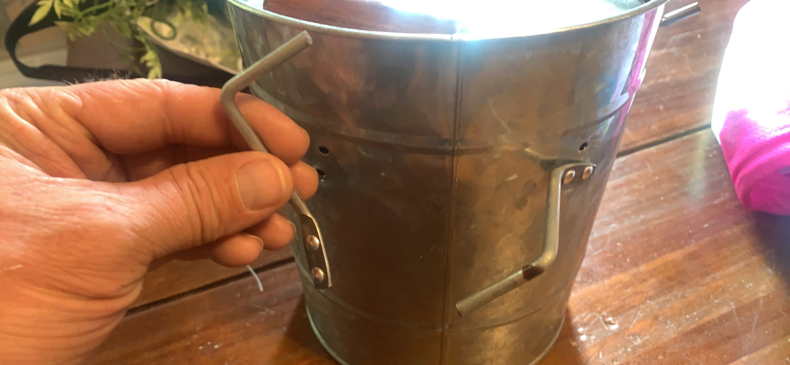 Royalty Art Vintage Ice Bucket with Lid, Scoop, and Carry Handles for Parties, Backyard Barbecues, Picnics, and Camping, Heavy Duty Galvanized Steel for Outdoor Bar Use customer photo 1