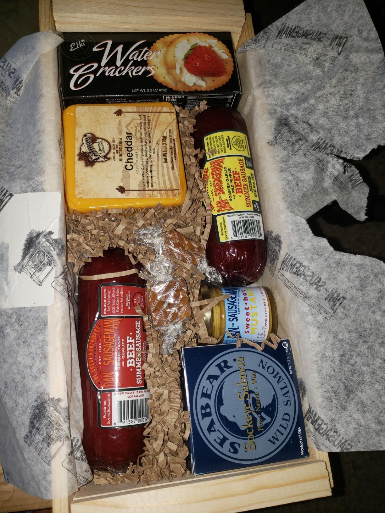 Dan the Sausageman Silver Star Gourmet Meat & Cheese Gift Box - Original & Garlic Summer Sausages, Sweet Hot Mustard, Sockeye Salmon, Water Crackers, Almond Roca - 8-Item Holiday Snack Box customer photo 1