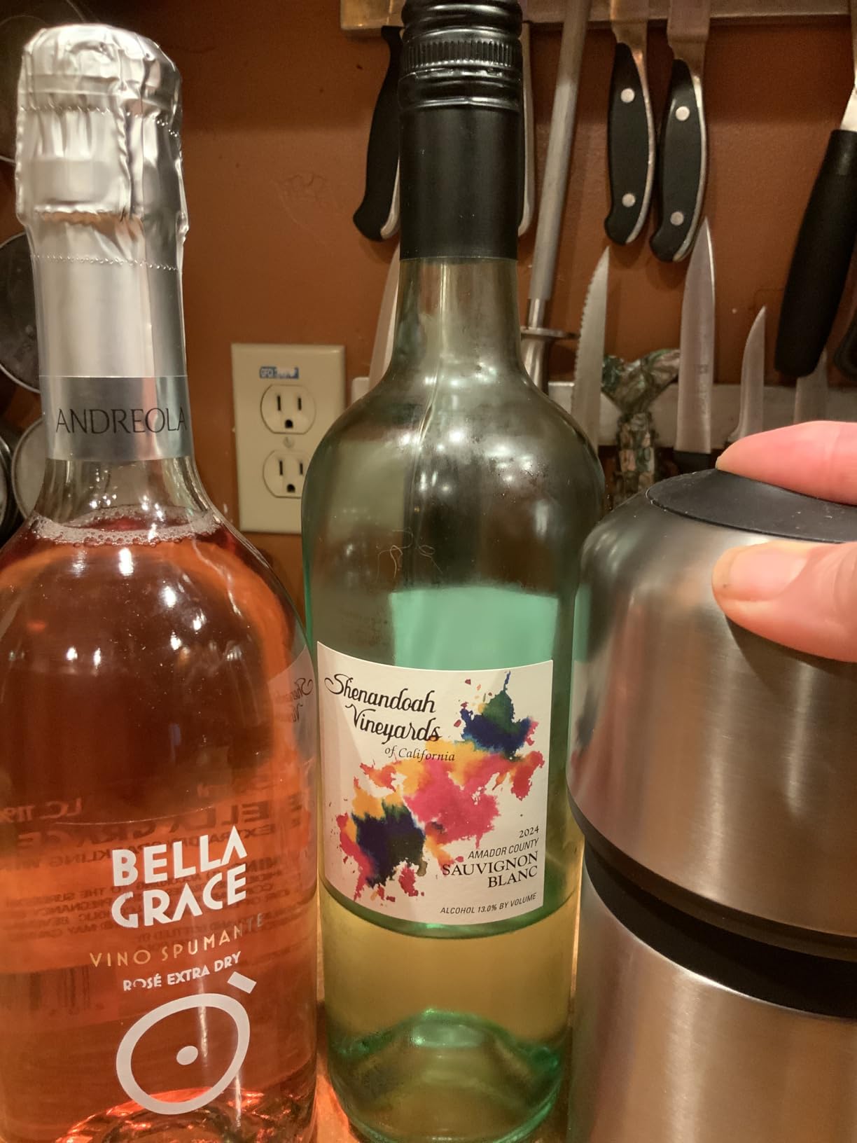 Huski Wine Chiller | Award Winning Iceless Design | Keeps Wine Cold up to 6 Hours | Wine Accessory | Next Generation Ice Bucket | Fits Some Champagne Bottles | Perfect Gift for Wine Lovers (Champagne) customer photo 2